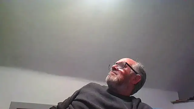 Snapshot of naughtygrandad1 chatting on 17, 12, 2025 naughtygrandad1 online show from 17, 12, 2025