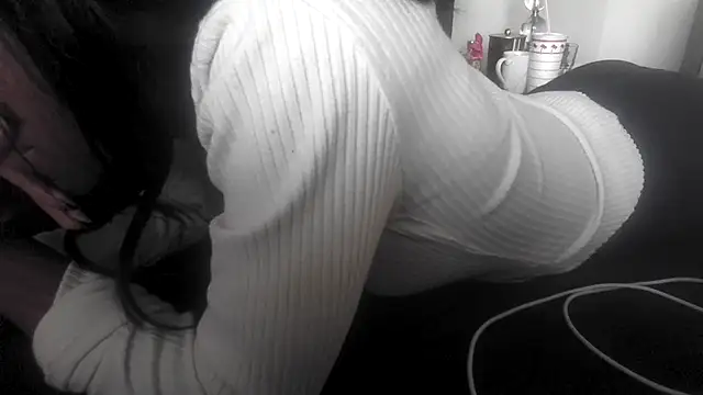 Snapshot of Marlowlovee chatting on 29, 10, 2025 Marlowlovee online show from 29, 10, 2025