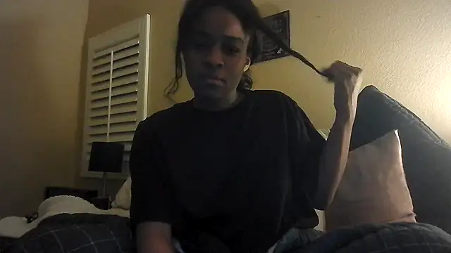 Snapshot of Marlowlovee chatting on 10, 7, 2026 Marlowlovee online show from 10, 7, 2026