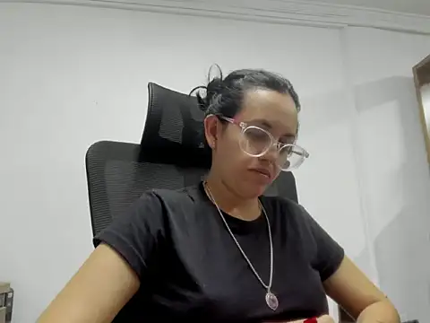 dalila macherano1 online show from 3, 10, 2025