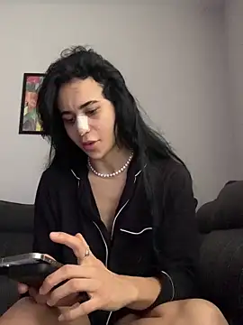 itsyourgirltee online show from 5, 12, 2025