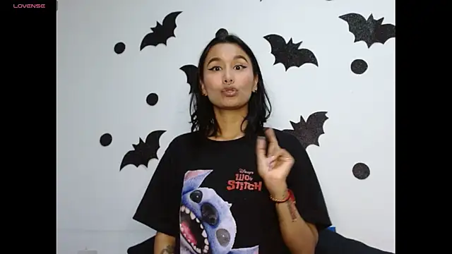 Snapshot of Gia_Lee chatting on 25, 10, 2025 Gia Lee online show from 25, 10, 2025