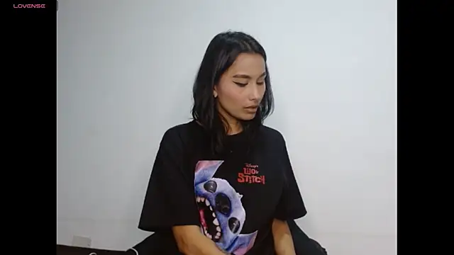 Snapshot of Gia_Lee chatting on 11, 11, 2025 Gia Lee online show from 11, 11, 2025