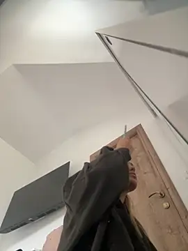 KayaAzur online show from 8, 11, 2025