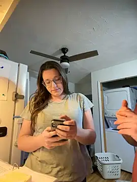 Mommasaurrex online show from 1, 12, 2025