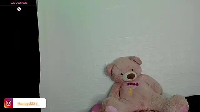 HaileyDuke online show from 28, 4, 2026