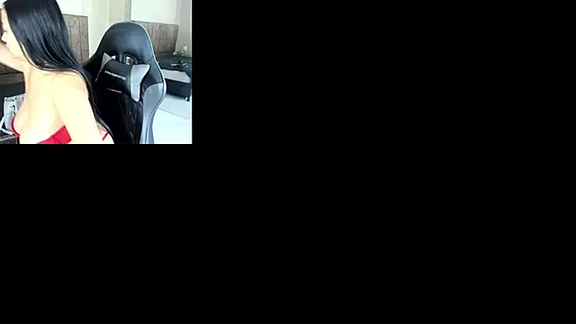 Snapshot of JulietaRioss chatting on 6, 11, 2025 JulietaRioss online show from 6, 11, 2025