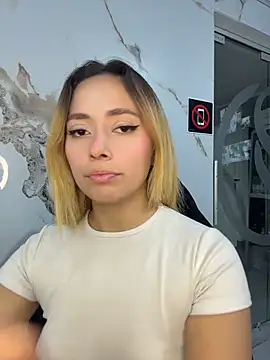 Snapshot of LanaMills_ chatting on 15, 5, 2026 LanaMills online show from 15, 5, 2026