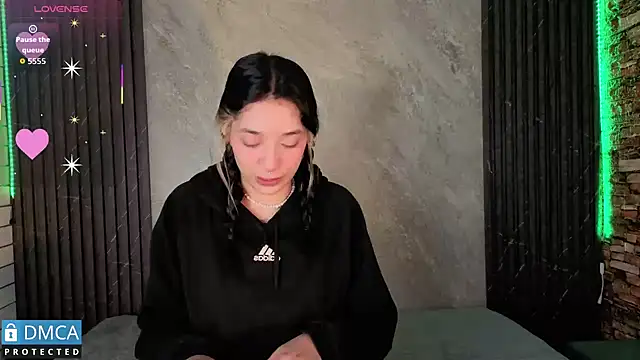 stepha   online show from 15, 12, 2025