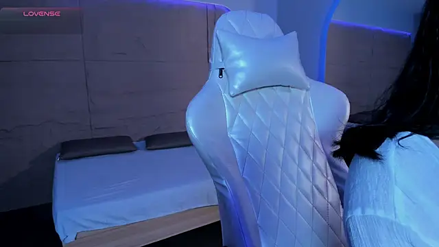 HannahMontgomery online show from 3, 12, 2025