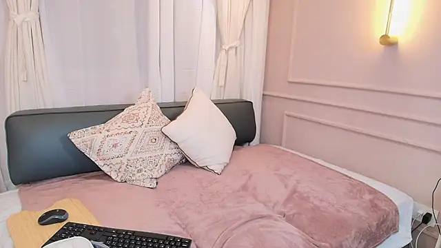 Nahomi key  online show from 15, 11, 2025