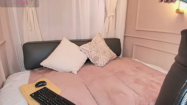 Nahomi key  online show from 18, 11, 2025