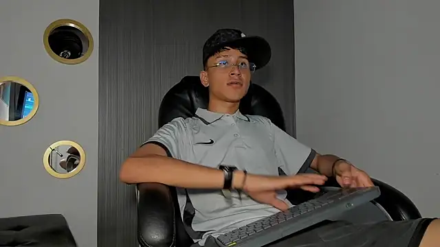 Daddy Darcks online show from 2, 10, 2025