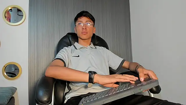 Daddy Darcks online show from 15, 10, 2025