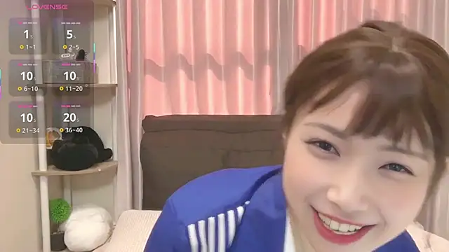 Snapshot of Ruu-chaaan chatting on 23, 10, 2025 Ruu-chaaan online show from 23, 10, 2025