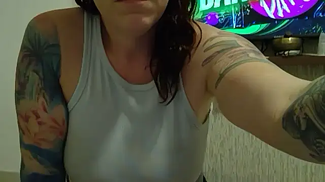 Snapshot of Island_Siren chatting on 17, 10, 2025 Island Siren online show from 17, 10, 2025