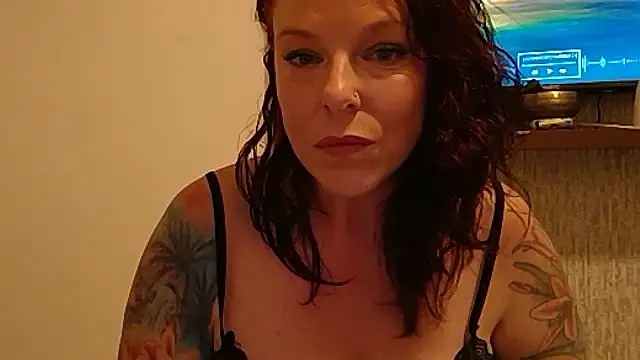 Snapshot of Island_Siren chatting on 20, 10, 2025 Island Siren online show from 20, 10, 2025