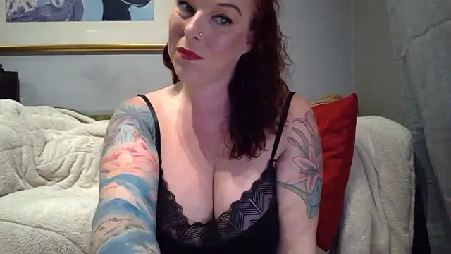 Snapshot of Island_Siren chatting on 5, 11, 2025 Island Siren online show from 5, 11, 2025