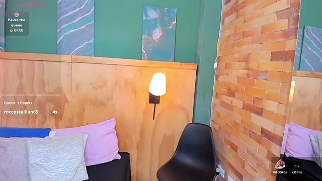 halleylorens online show from 25, 4, 2026