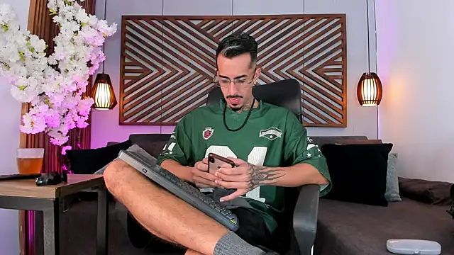 Donovan Desmond online show from 27, 7, 2026