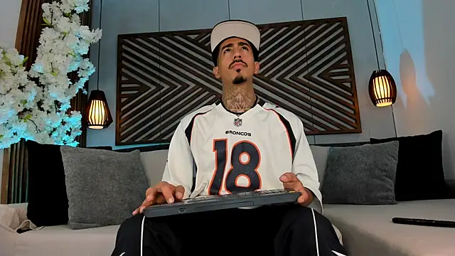 Donovan Desmond online show from 30, 7, 2026