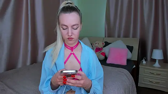 Snapshot of mishapallmer chatting on 6, 5, 2026 mishapallmer online show from 6, 5, 2026