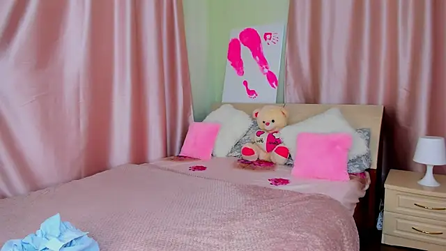 Snapshot of mishapallmer chatting on 26, 5, 2026 mishapallmer online show from 26, 5, 2026