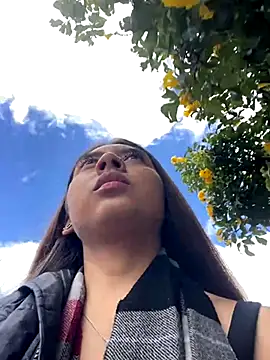 Sara-cooper2 online show from 8, 9, 2025