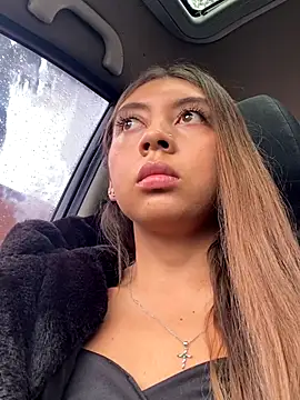 Sara-cooper2 online show from 6, 11, 2025