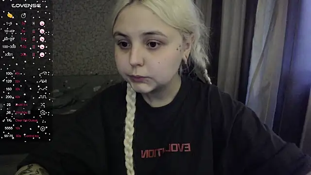 Snapshot of vendymories chatting on 1, 10, 2025 vendymories online show from 1, 10, 2025