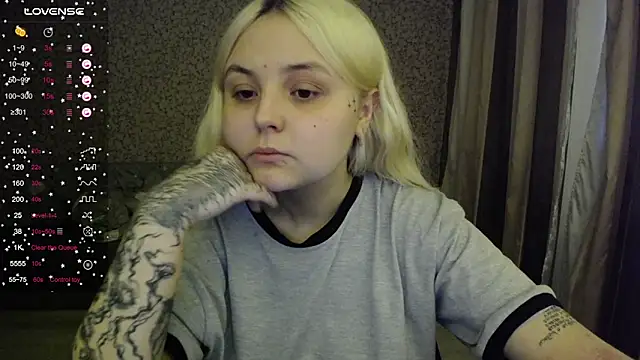 Snapshot of vendymories chatting on 13, 10, 2025 vendymories online show from 13, 10, 2025