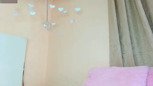 Snapshot of celeste_chic chatting on 17, 9, 2025 celeste chic online show from 17, 9, 2025