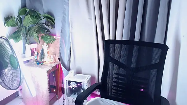 Snapshot of pinkcock_froi2305 chatting on 18, 11, 2025 pinkcock froi2305 online show from 18, 11, 2025