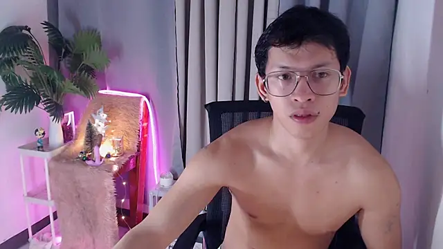 Snapshot of pinkcock_froi2305 chatting on 21, 11, 2025 pinkcock froi2305 online show from 21, 11, 2025