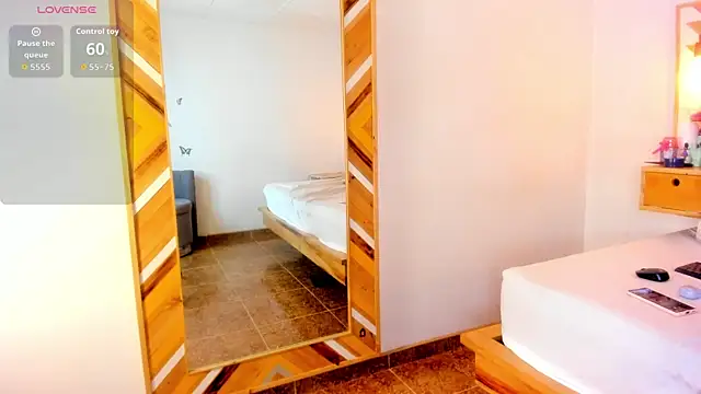 SoleneFontaine online show from 10, 9, 2025