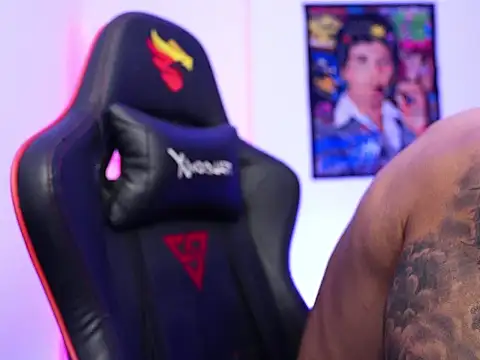 logan hugh8 online show from 23, 11, 2025