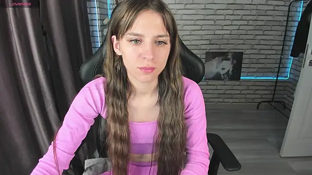 Snapshot of lasly_moon chatting on 12, 10, 2025 lasly moon online show from 12, 10, 2025