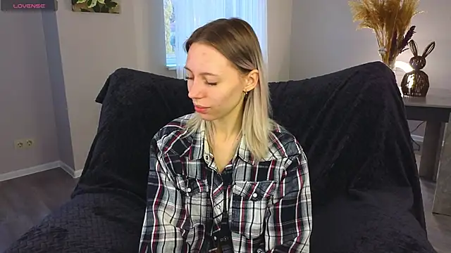 NyxaThorn online show from 27, 9, 2025