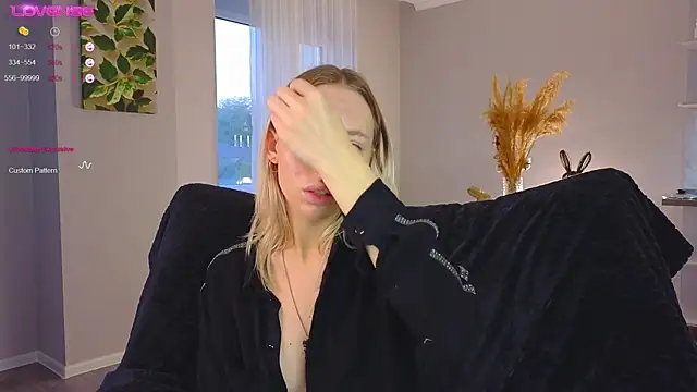 NyxaThorn online show from 12, 10, 2025