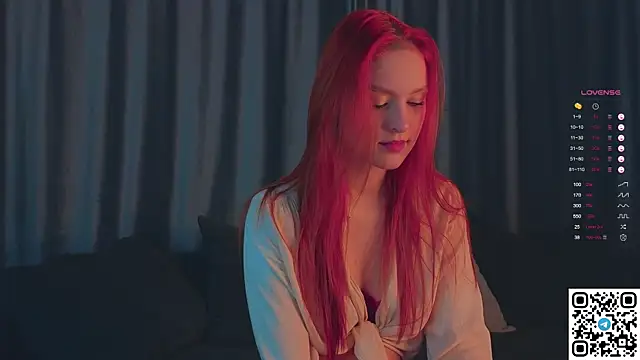 Snapshot of GildedKitten chatting on 9, 10, 2025 GildedKitten online show from 9, 10, 2025