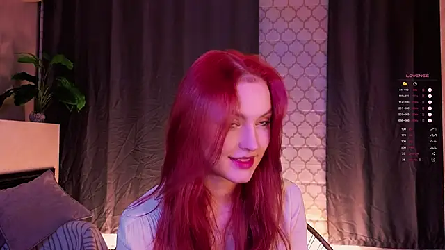 Snapshot of GildedKitten chatting on 6, 11, 2025 GildedKitten online show from 6, 11, 2025