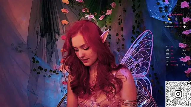 Snapshot of GildedKitten chatting on 30, 11, 2025 GildedKitten online show from 30, 11, 2025