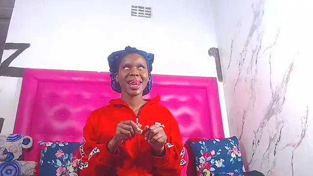 LoloQueen5 online show from 23, 6, 2026