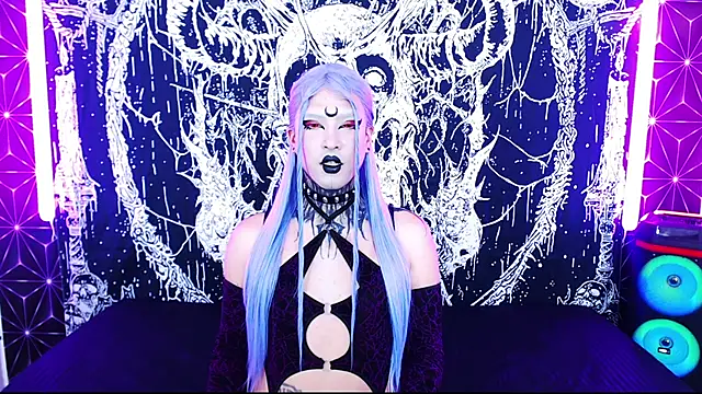 naomi satan online show from 24, 4, 2026