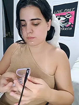 CutteGirl99 online show from 9, 9, 2025