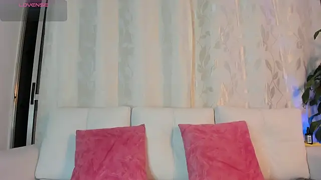 Noami Rose online show from 8, 2, 2026