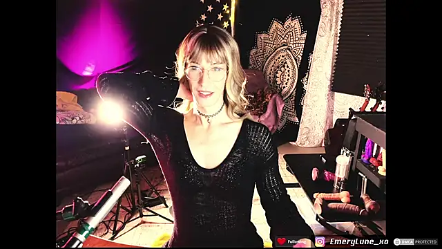 EmeryLune xo online show from 10, 6, 2026