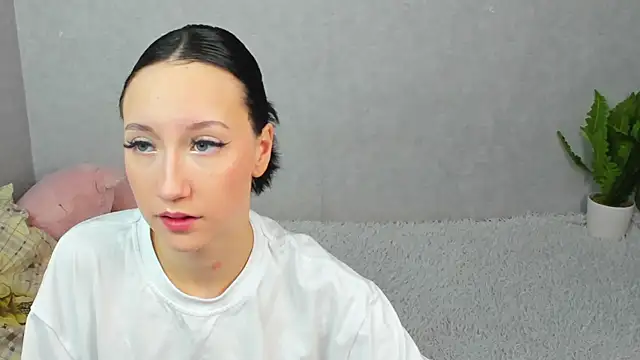 Snapshot of EileenMoores chatting on 15, 12, 2025 EileenMoores online show from 15, 12, 2025