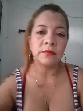 lunita2110 online show from 9, 9, 2025