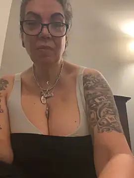 dieseldame1313 online show from 23, 3, 2025